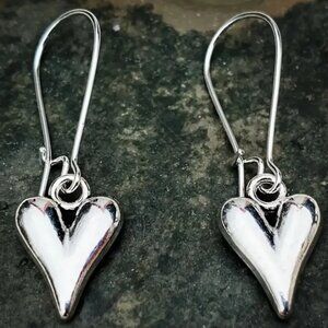 Cute Heart Dangle Earrings NWT